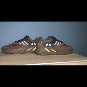 yeezy 700 mauve